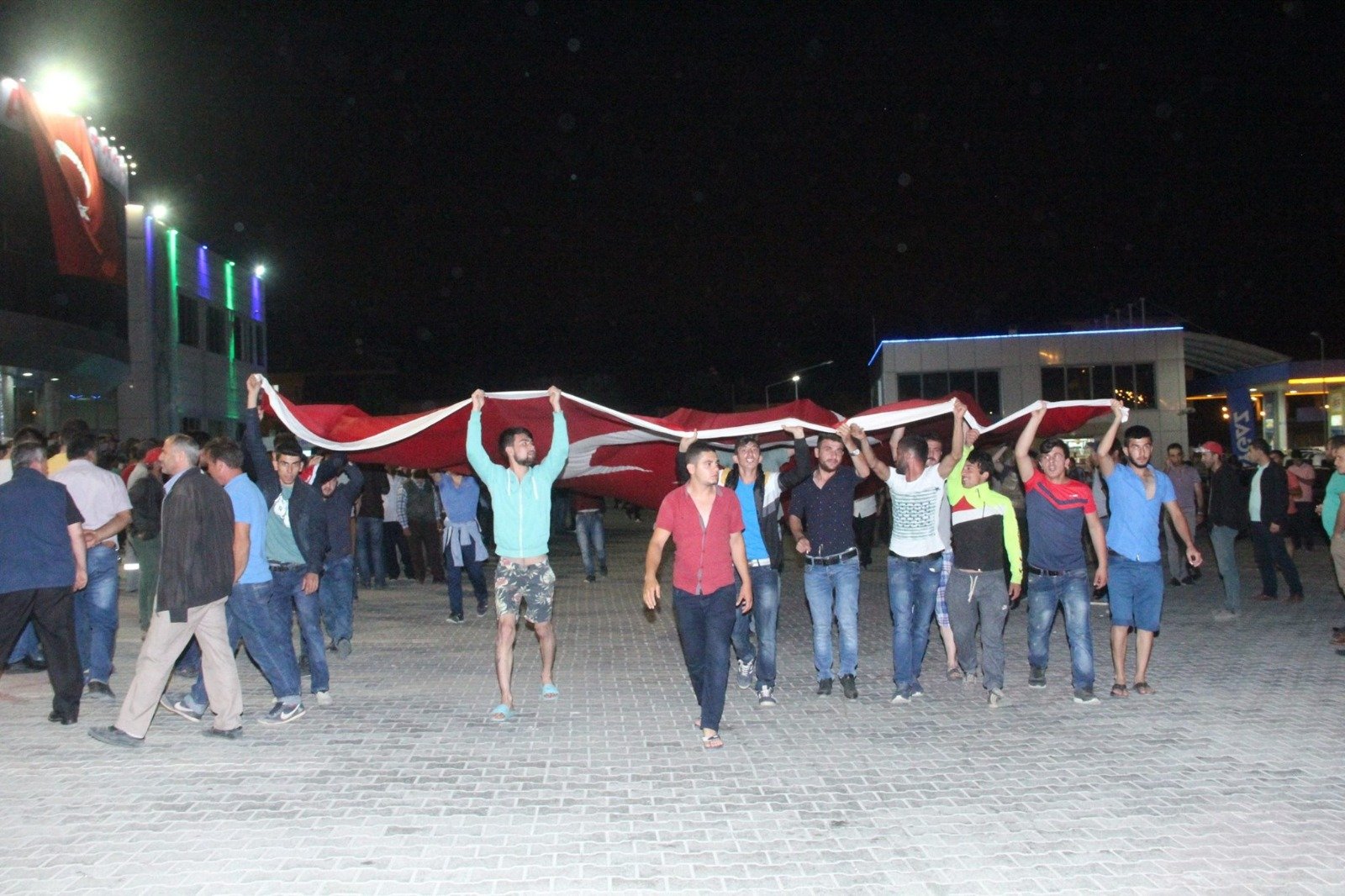 SARICAOĞLU; DÜNYA MİLLETİMİZİN GÜCÜNÜ GÖRDÜ